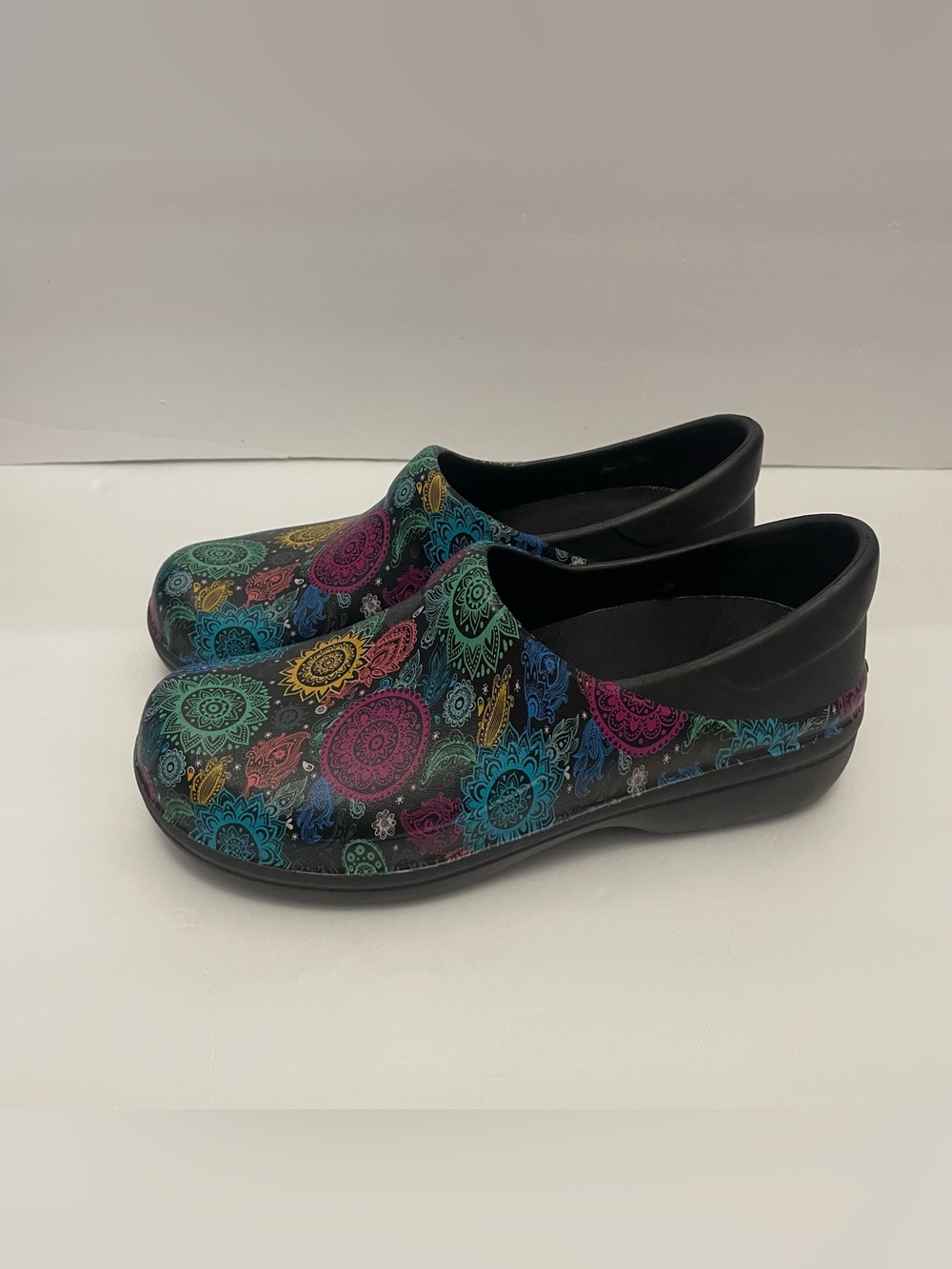 Crocs Neria Pro II Graphic Clog Women’s Size 10 Black Paisley Dual Comfort